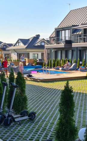 Vaivorykštės 7D apartamentai su baseinu vasaros metu, Palanga